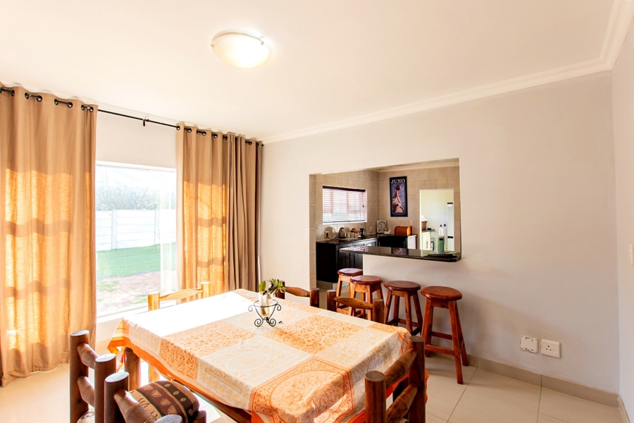 To Let 4 Bedroom Property for Rent in Yzerfontein Western Cape